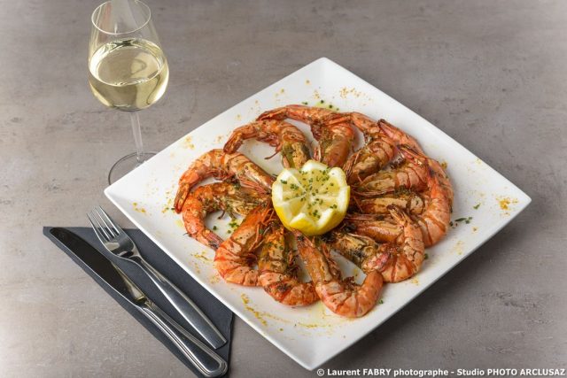 Photographe d'hôtel à Chambéry : assiette de gambas servie au restaurant de l'hôtel Brit Hotel à Chambéry, Savoie