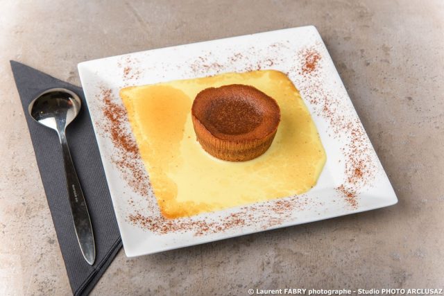 Photographe d'hôtel à Chambéry : dessert au chocolat servi au restaurant de l'hôtel Brit Hotel à Chambéry, Savoie