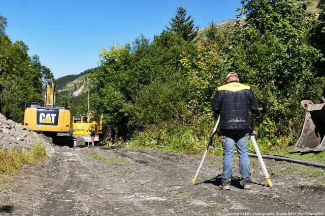 Mesures effectuées par Schilte TP sur la piste de l'Ours (Laurent Fabry Photographe suivi de chantier dans les Alpes)