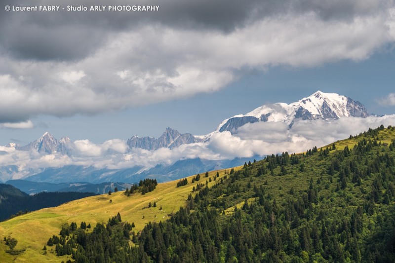 Le Mont Blanc entre deux bandes de nuages - site de vente paysages du Mont Blanc