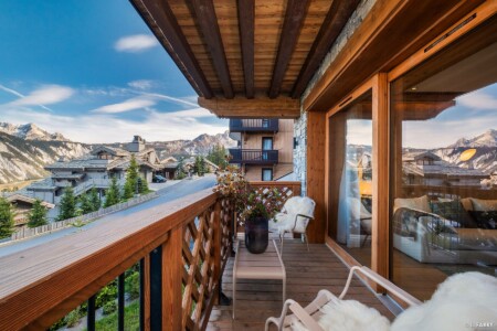 Photographie immobilière à Courchevel : résidence le Manej : balcon d'un appartement