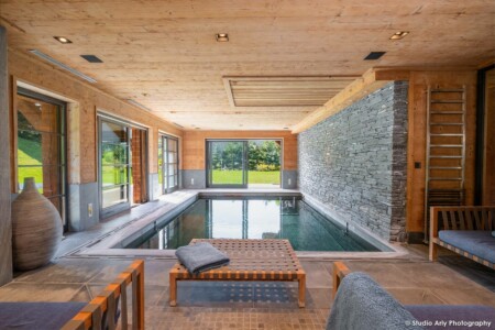 Piscine intérieure de ce chalet de luxe à Megève