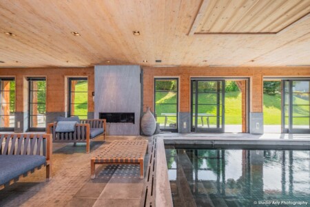 Piscine intérieure de ce chalet de luxe à Megève