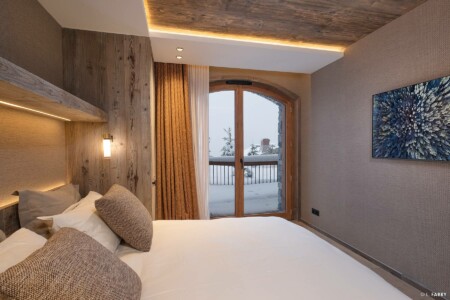 Photographie immobilière à Courchevel : chambre d'un appartement dans la résidence le Manej