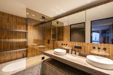 Photographie immobilière à Courchevel : salle de bain d'un appartement dans la résidence le Manej