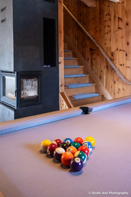 Salle de billard dans un chalet de montagne en Haute Tarentaise (Montvalezan)