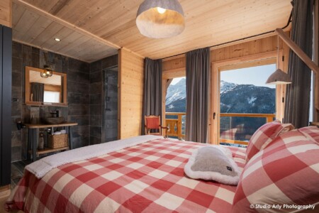 Chambre dans un chalet de montagne en Haute Tarentaise (architecte d'intérieur à Montvalezan)