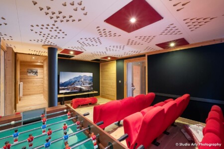 Salle cinéma dans un chalet de montagne en Haute Tarentaise (Montvalezan)