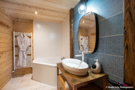 Salle de bain dans un chalet de montagne en Haute Tarentaise (Montvalezan)